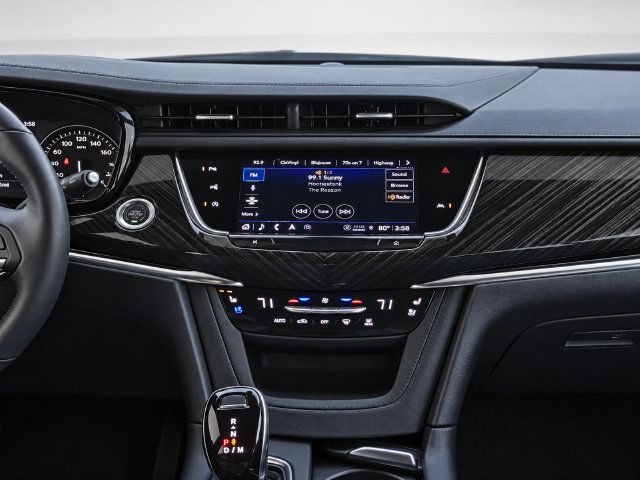 Used 2025 Cadillac XT6 Premium Luxury w/ Technology Package FWD image 14