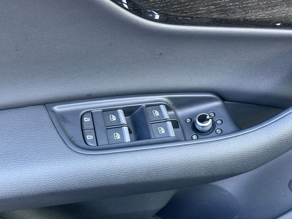 Certified 2025 Audi Q7 2.0T Premium w/ Convenience Plus Package image 17