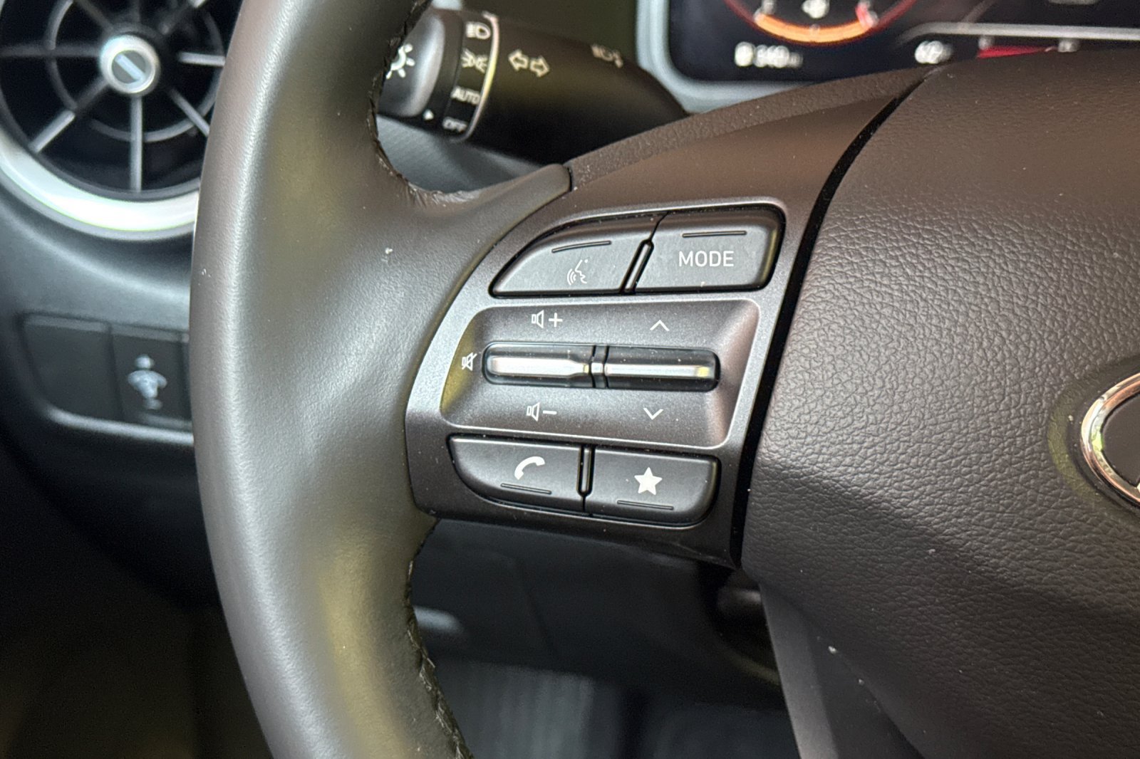 Used 2023 Hyundai Kona Limited AWD/4WD image 32