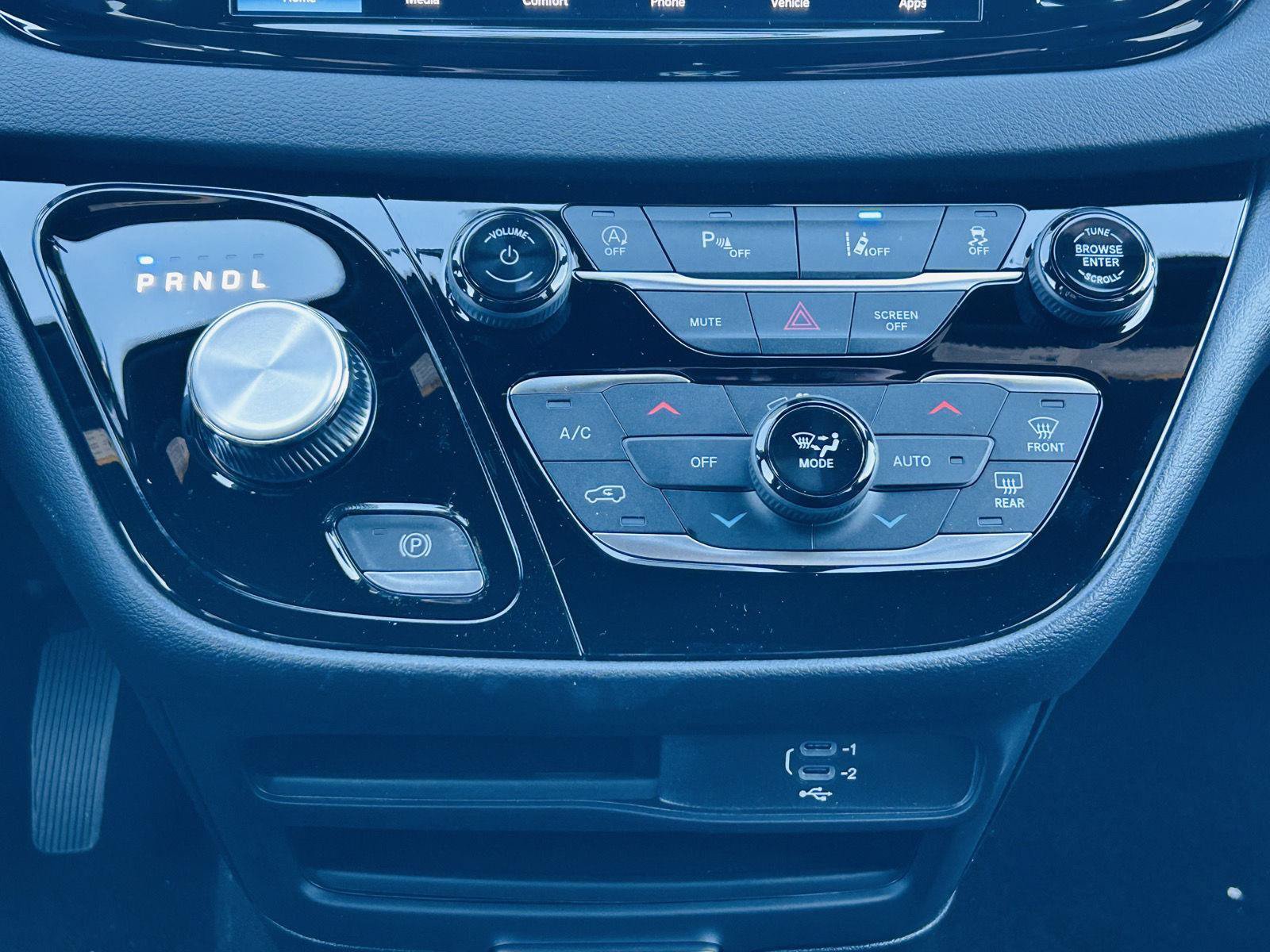 New 2026 Chrysler Voyager LX FWD image 22