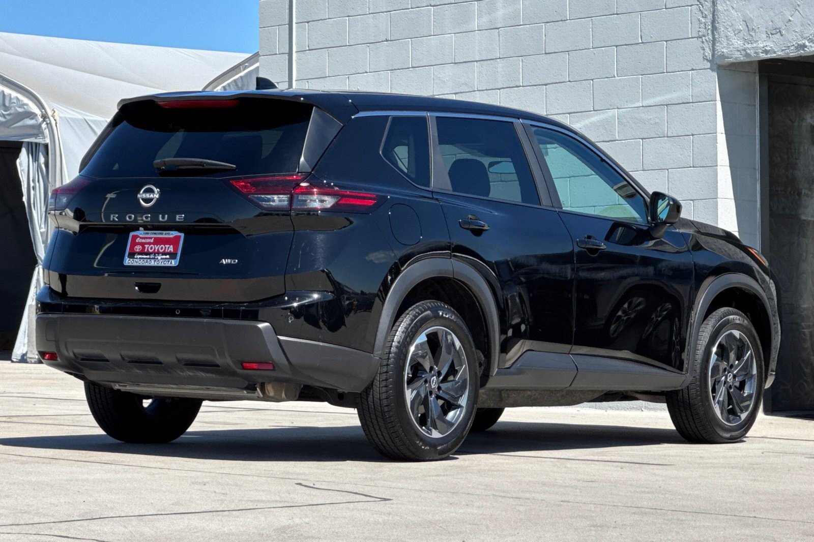 Used 2025 Nissan Rogue SV AWD/4WD image 8