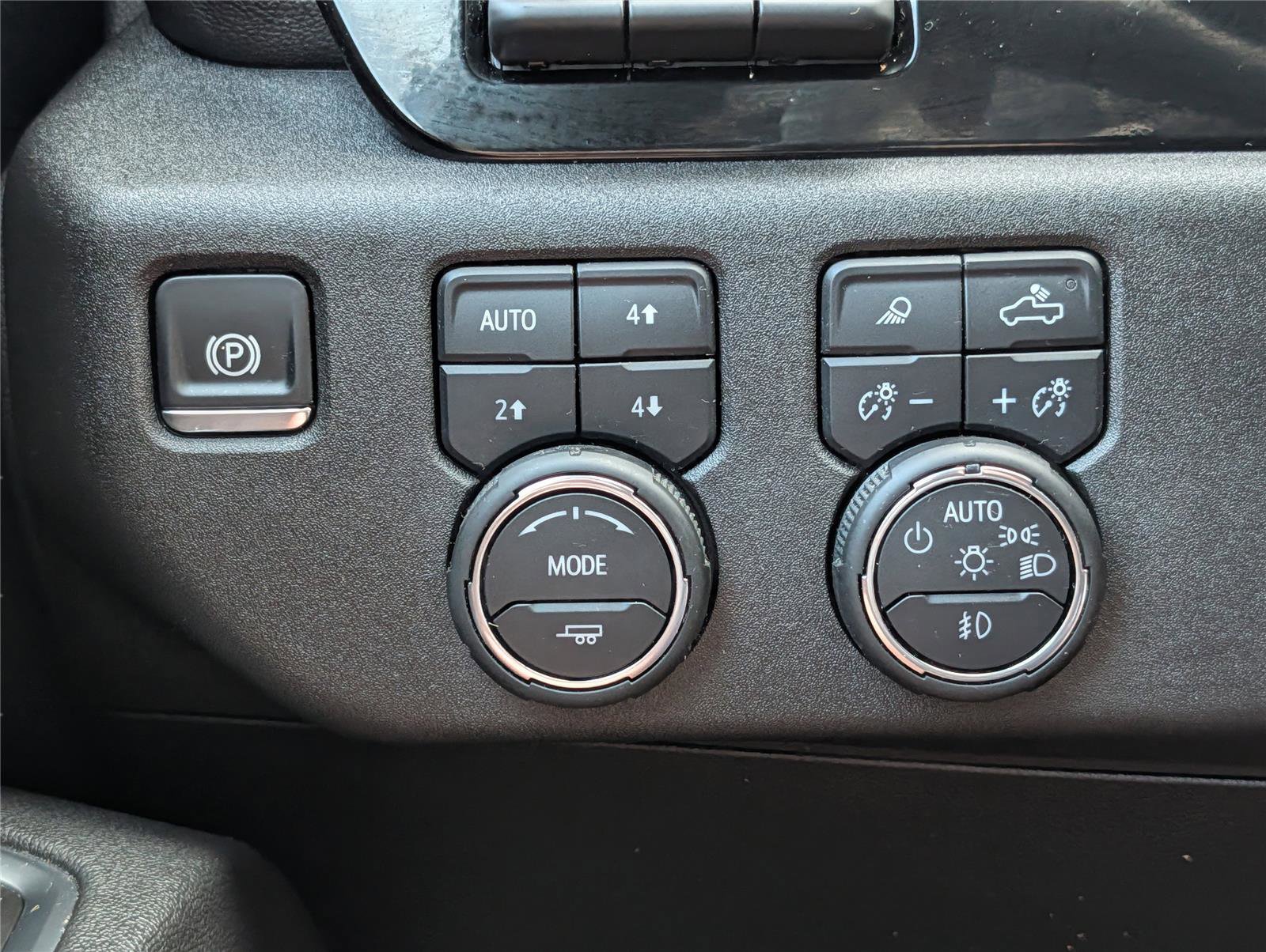 Used 2025 Chevrolet Silverado 1500 High Country AWD/4WD image 28