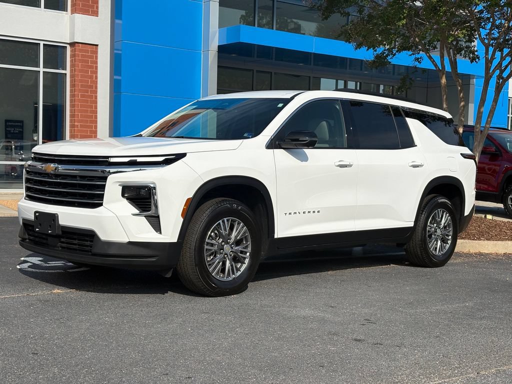 Used 2026 Chevrolet Traverse LT w/ Driver Confidence Package FWD image 1