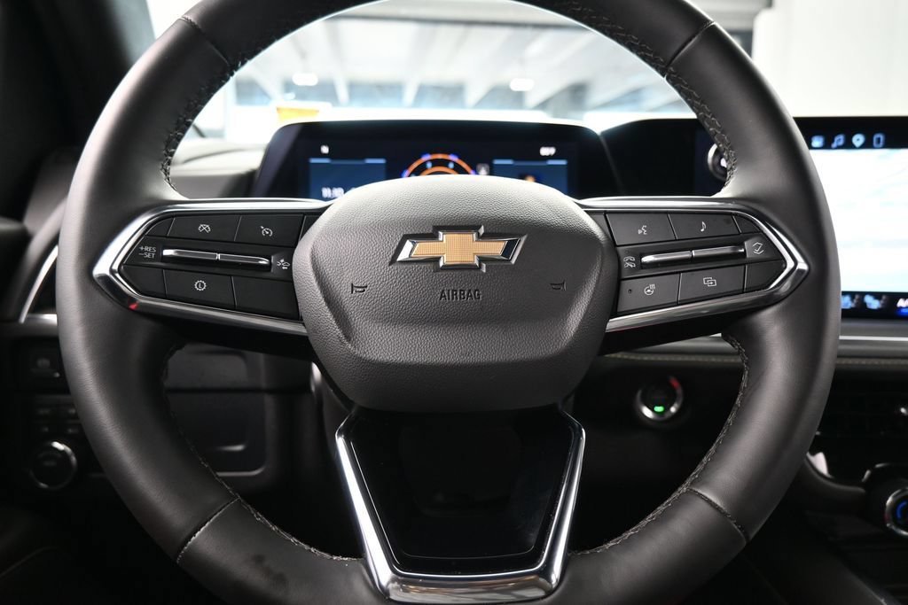 Used 2026 Chevrolet Suburban Premier AWD/4WD image 31