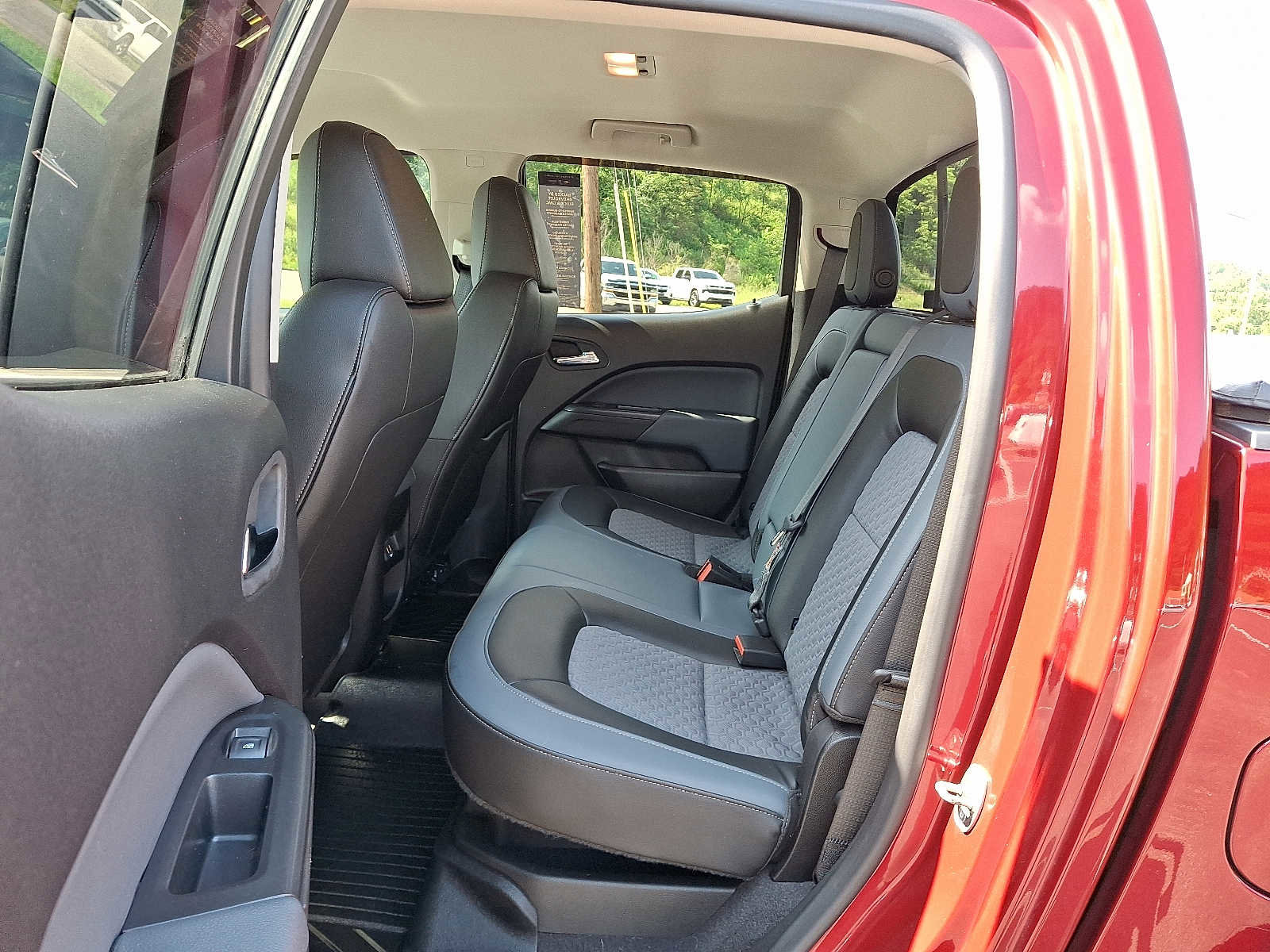 Used 2020 Chevrolet Colorado Z71 image 11