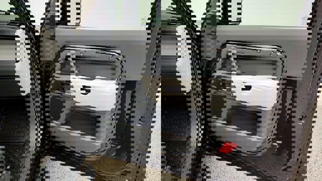 Used 2025 Land Rover Defender 90 S image 25