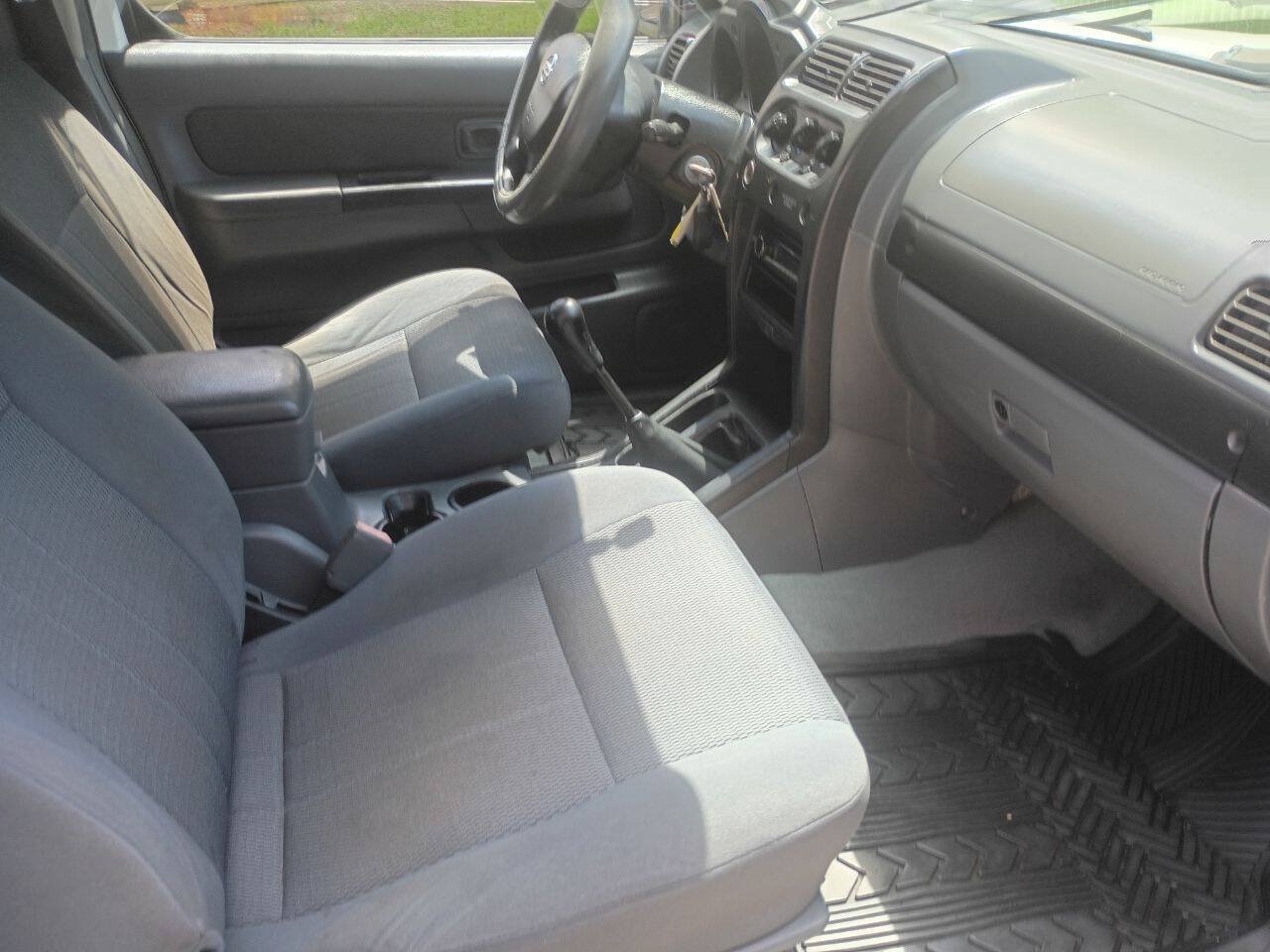 Used 2004 Nissan Frontier XE w/ (VTP) Value Truck Pkg RWD image 18