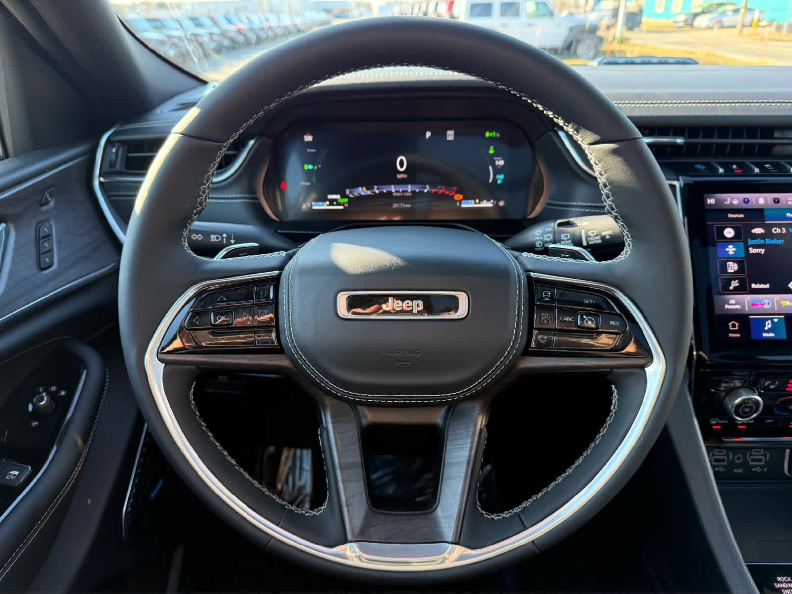 Used 2024 Jeep Grand Cherokee Overland w/ Luxury Tech Group IV image 15