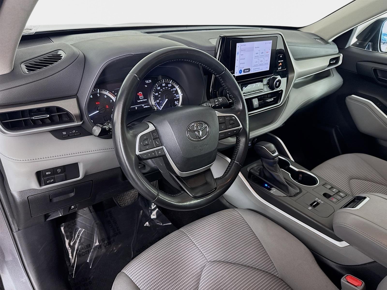 Used 2023 Toyota Highlander LE FWD image 10