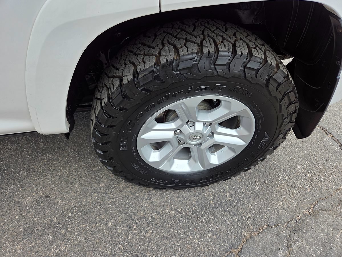 Used 2018 Toyota 4Runner SR5 AWD/4WD image 27