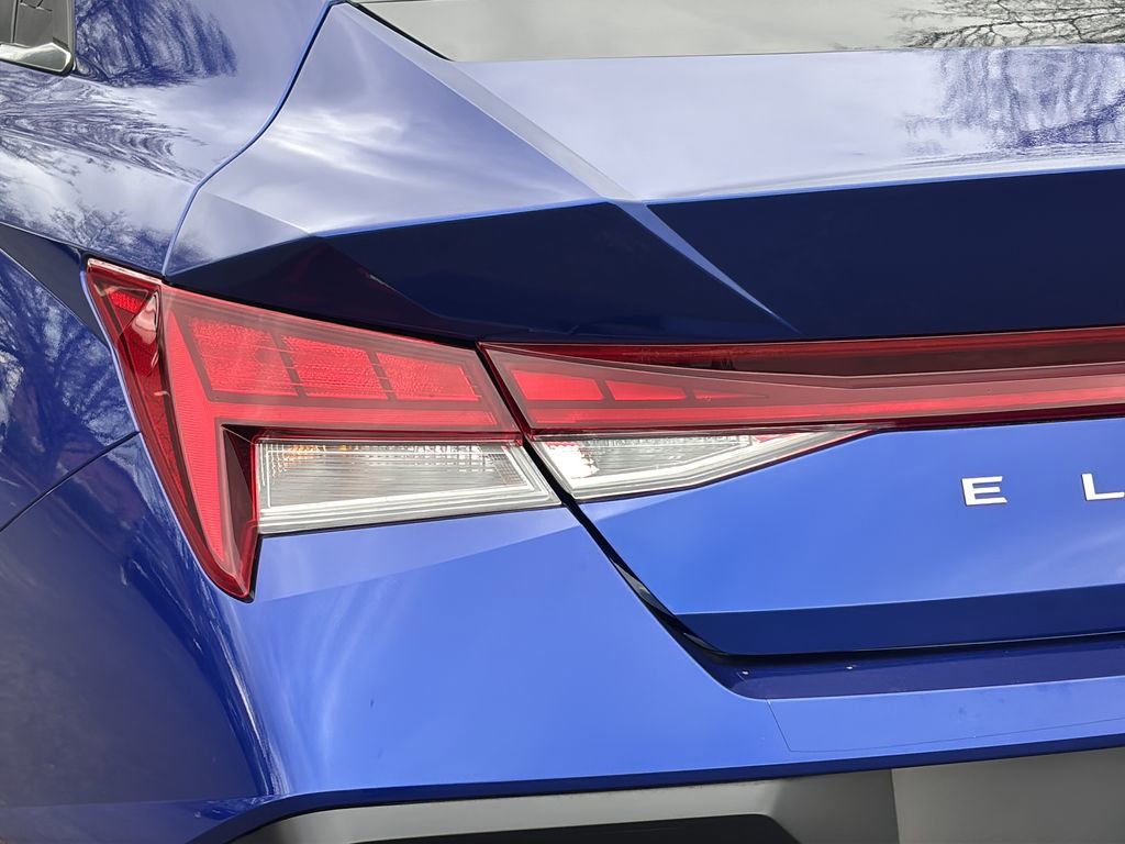 Certified 2025 Hyundai Elantra Limited image 13