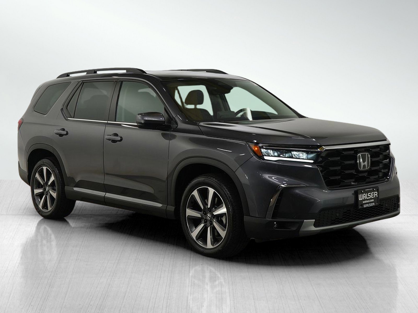 Used 2025 Honda Pilot Touring image 7