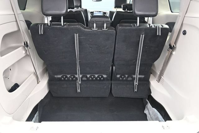 Used 2024 Chrysler Pacifica Touring-L FWD image 32
