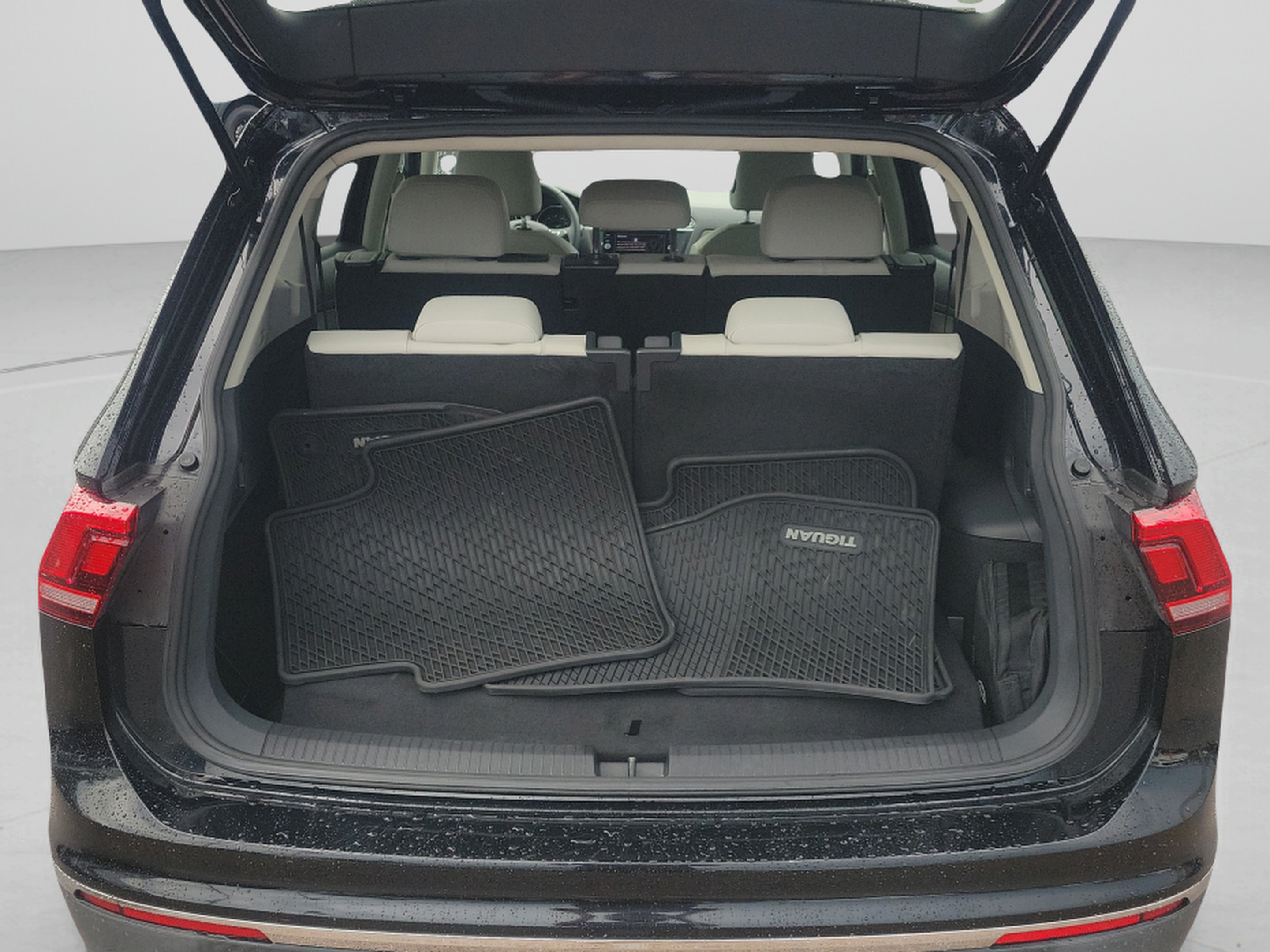Used 2020 Volkswagen Tiguan SE w/ Panoramic Sunroof Package FWD image 5
