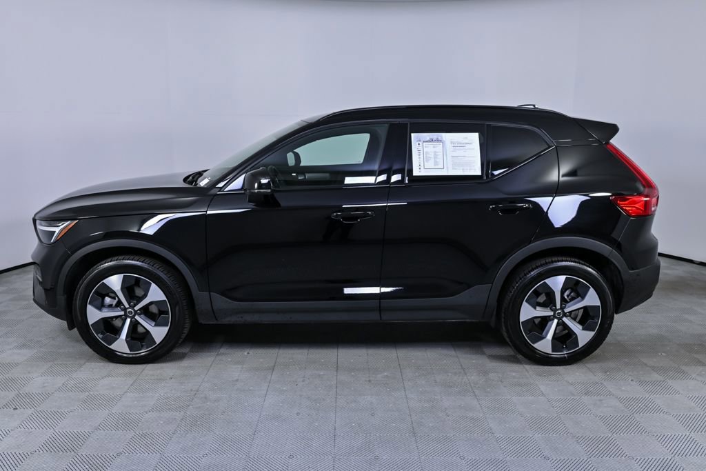 Certified 2025 Volvo XC40 B5 Plus image 2