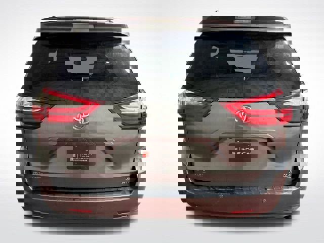 Used 2017 Toyota Sienna XLE w/ XLE Navigation Package AWD/4WD image 3