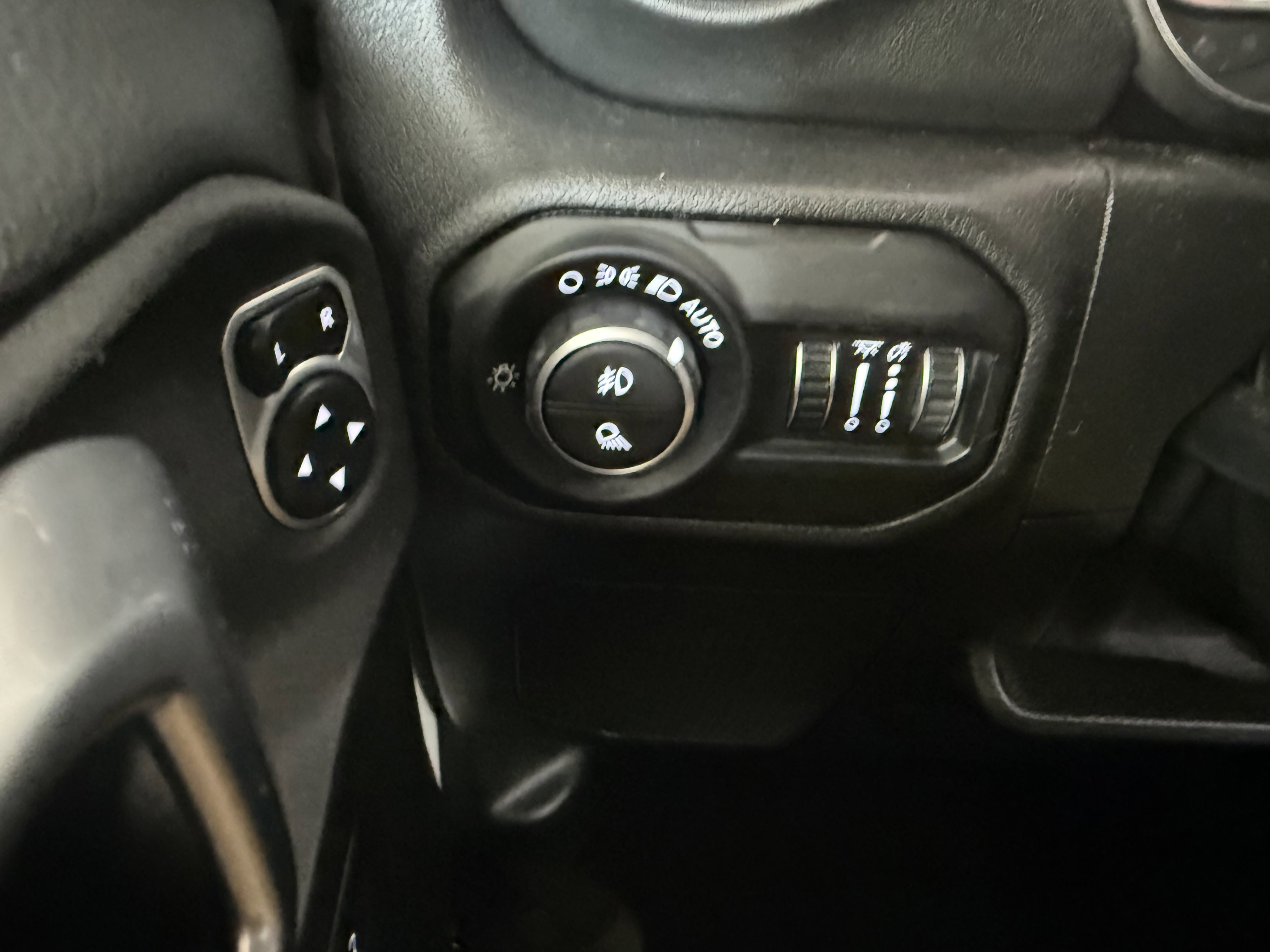 Used 2021 Jeep Gladiator Overland AWD/4WD image 17