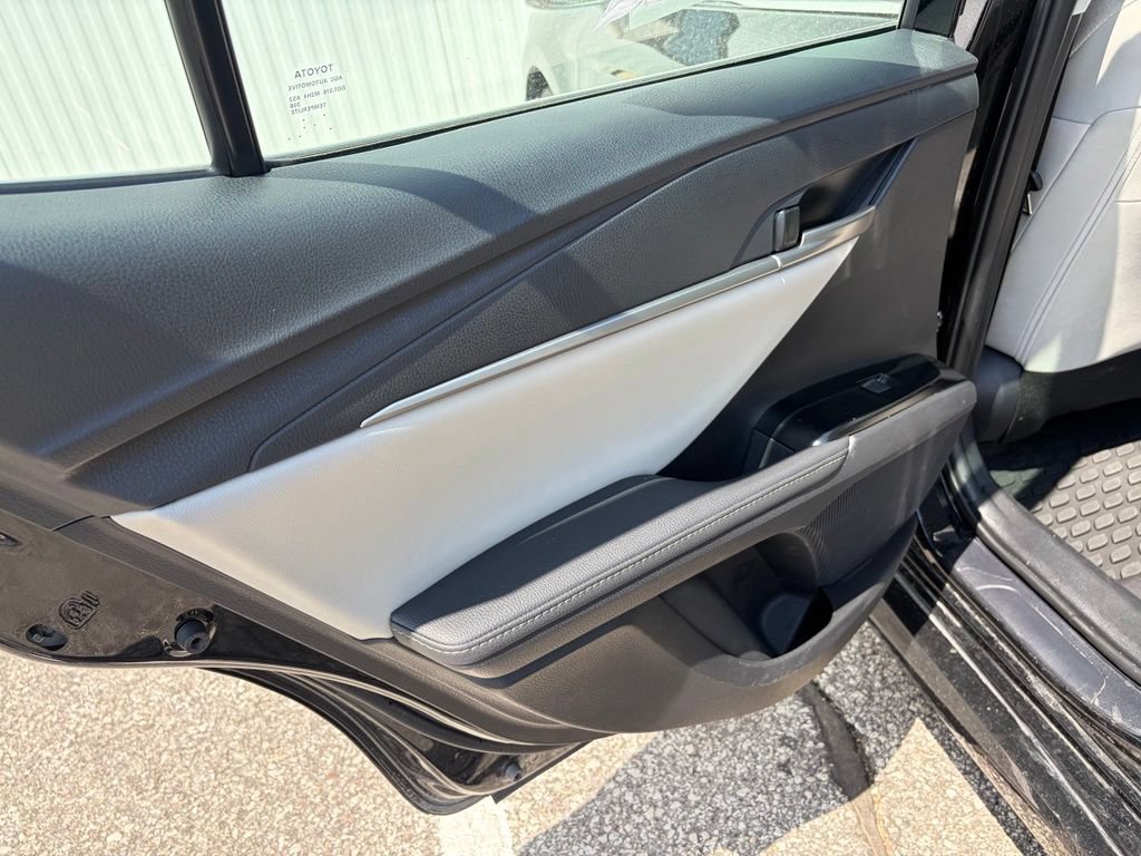 Used 2025 Toyota Camry XLE AWD/4WD image 15
