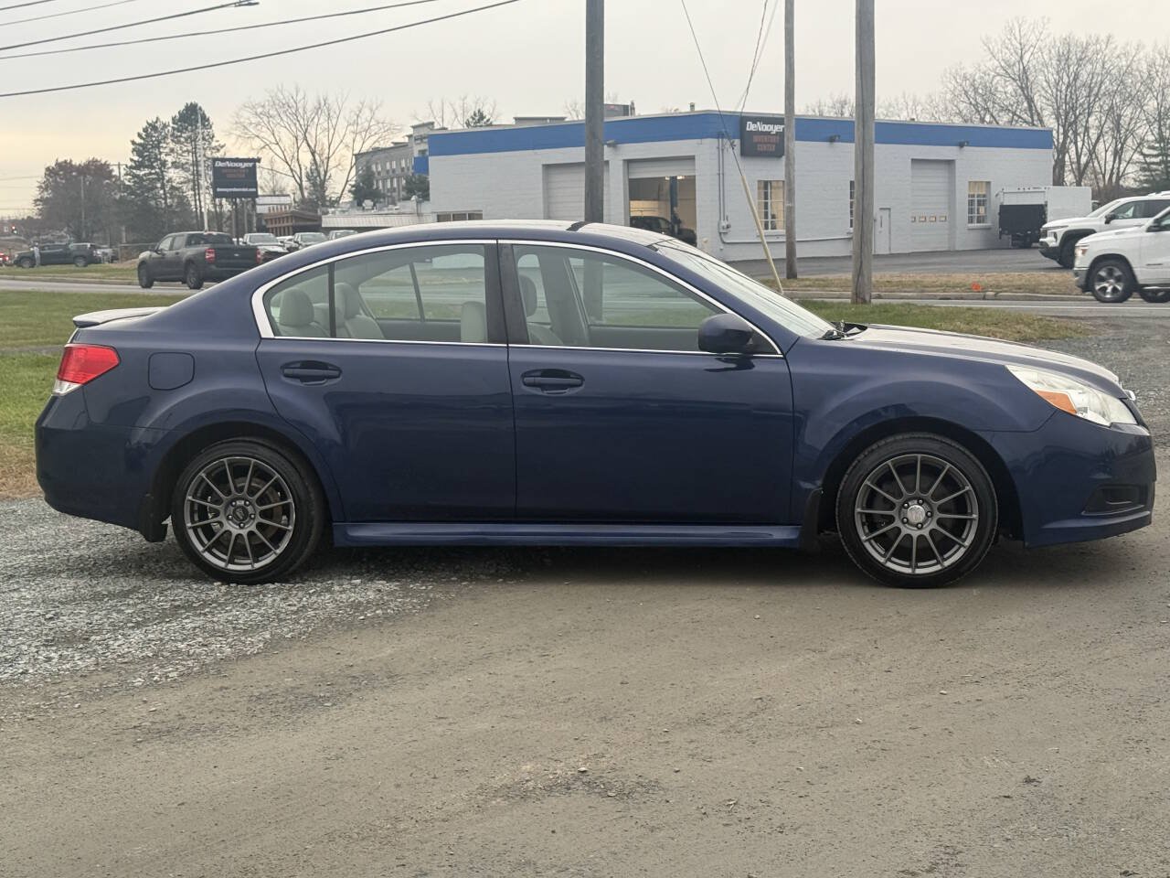 Used 2011 Subaru Legacy 2.5i Premium w/ All-Weather Pkg AWD/4WD image 4