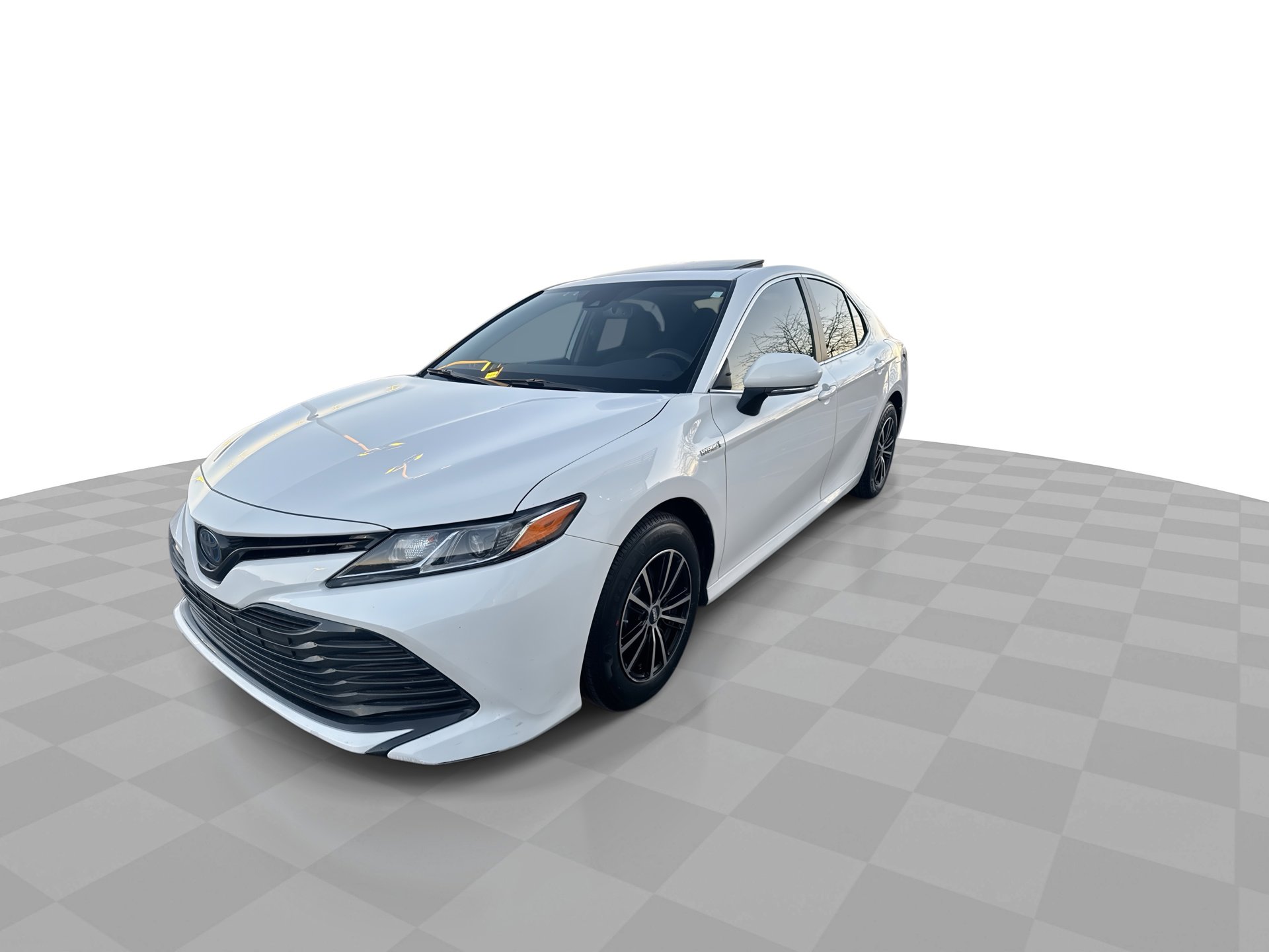 Used 2020 Toyota Camry LE image 4