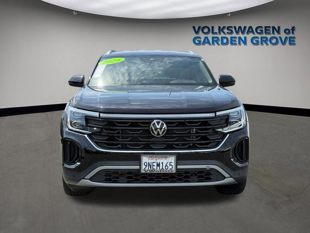 Used 2024 Volkswagen Atlas Cross Sport SE FWD image 3