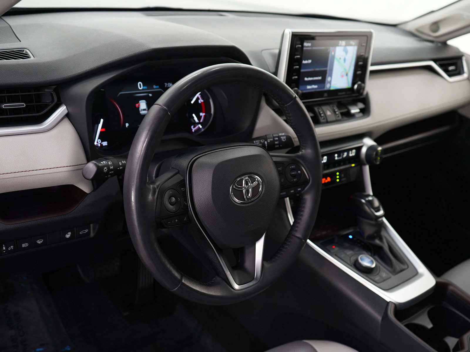 Used 2019 Toyota RAV4 Limited image 20