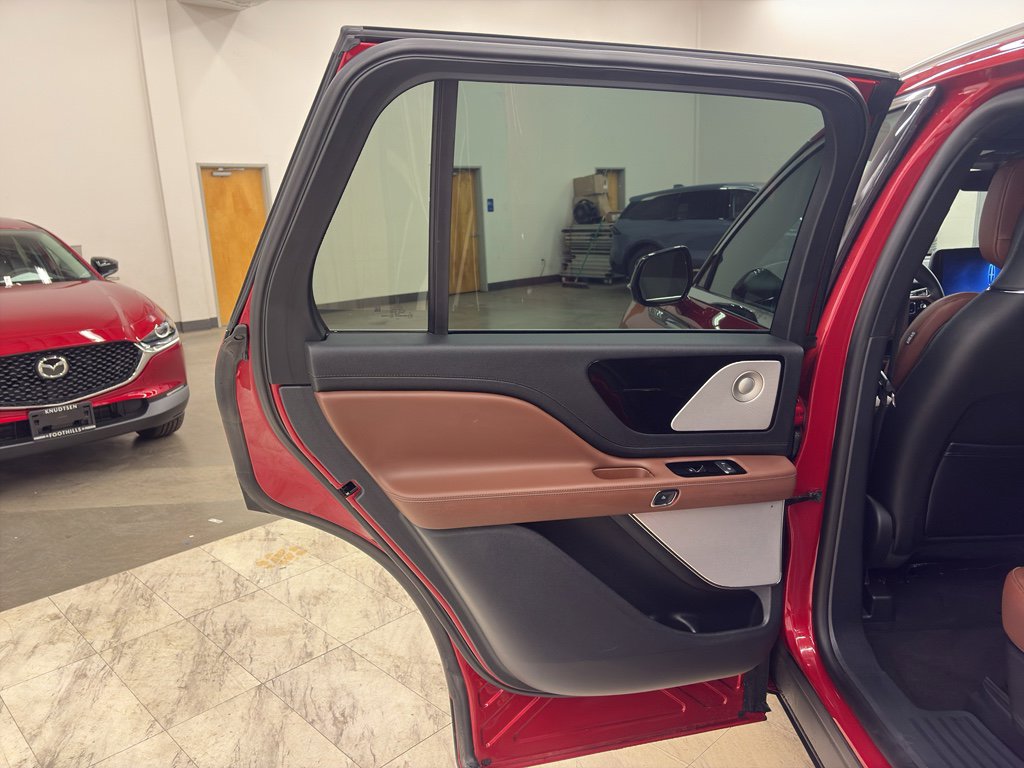 Used 2025 Lincoln Aviator Reserve w/ Equipment Group 201A image 13