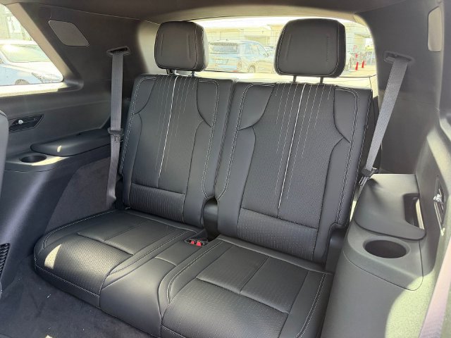 New 2027 Cadillac Vistiq Luxury AWD/4WD image 9