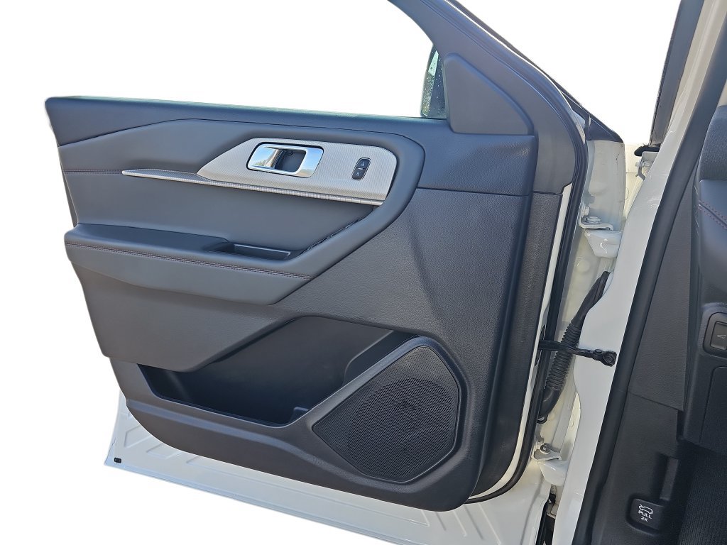 Used 2025 Ford Explorer Active RWD image 26