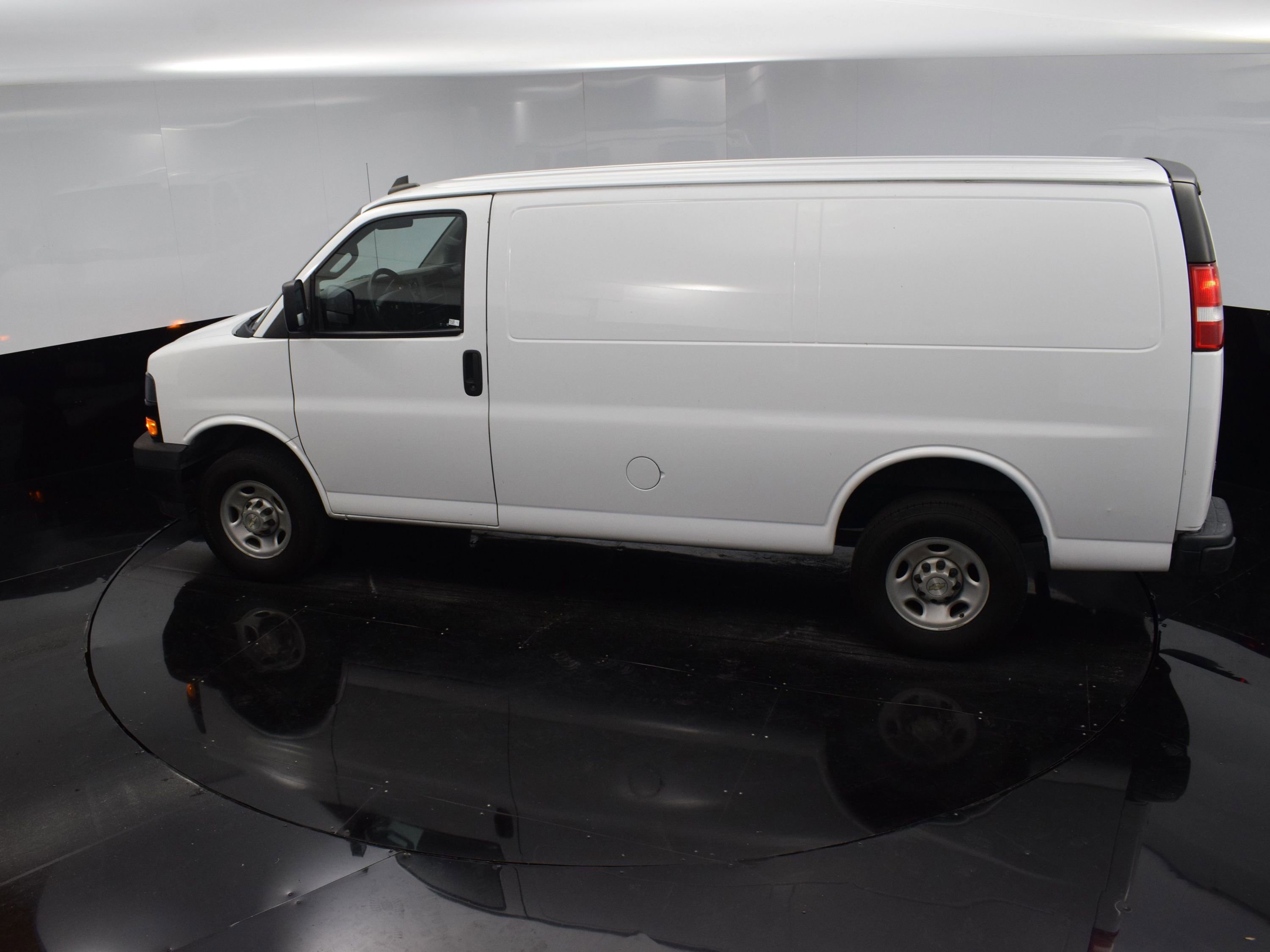 Used 2022 Chevrolet Express 2500 w/ Driver Convenience Package image 27
