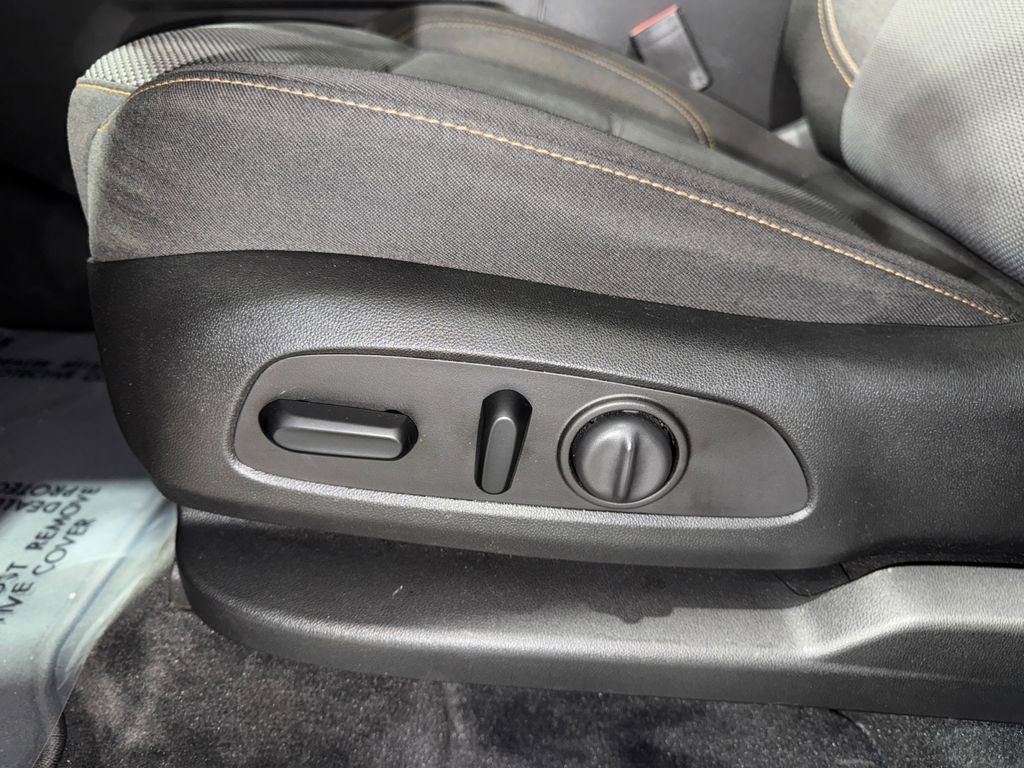 Used 2020 Chevrolet Traverse LT w/ LPO, Blackout Package image 18