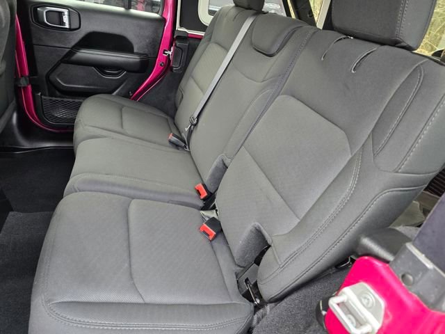 Used 2022 Jeep Wrangler Unlimited Sahara w/ Cold Weather Group image 10