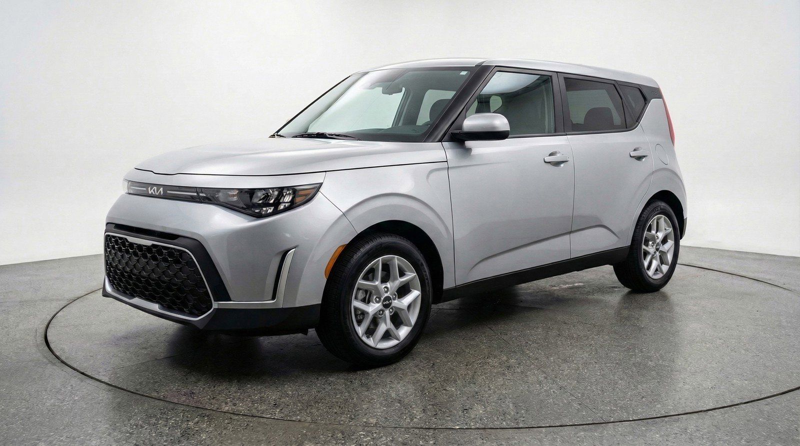 Used 2025 Kia Soul LX w/ LX Technology Package FWD image 3