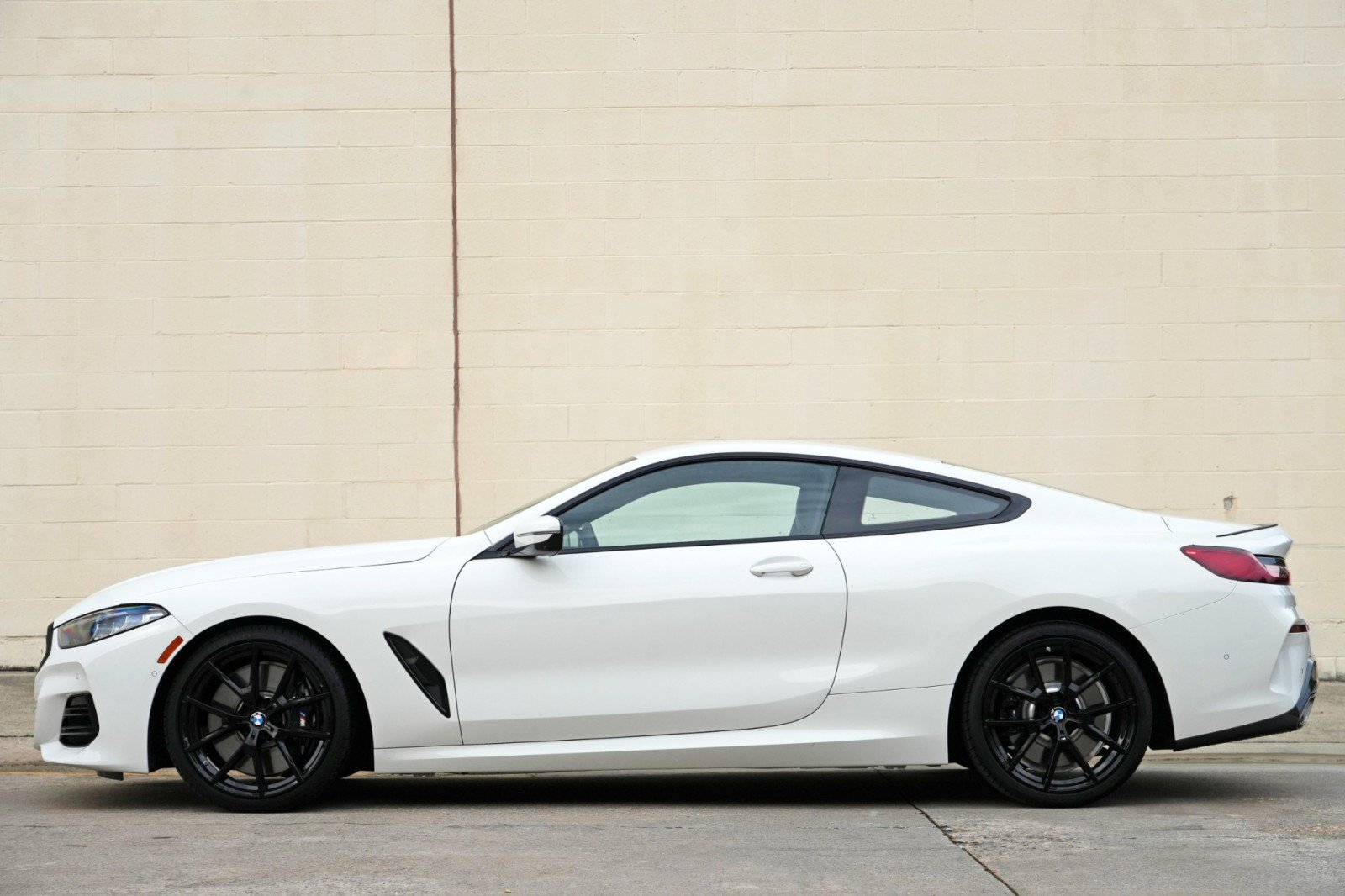 Used 2024 BMW 840i Coupe w/ M Sport Professional Package RWD image 9