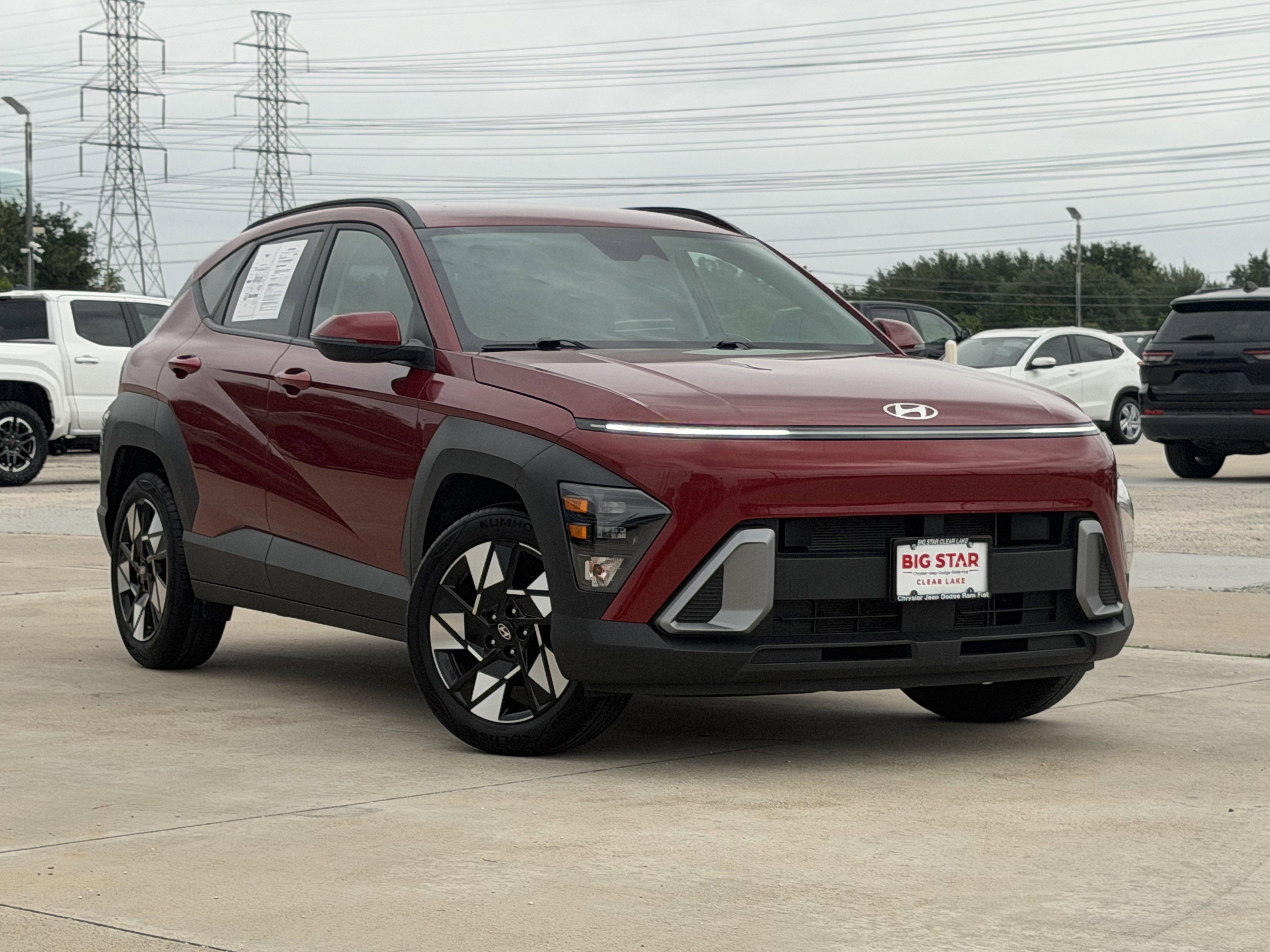Used 2025 Hyundai Kona SEL FWD image 2