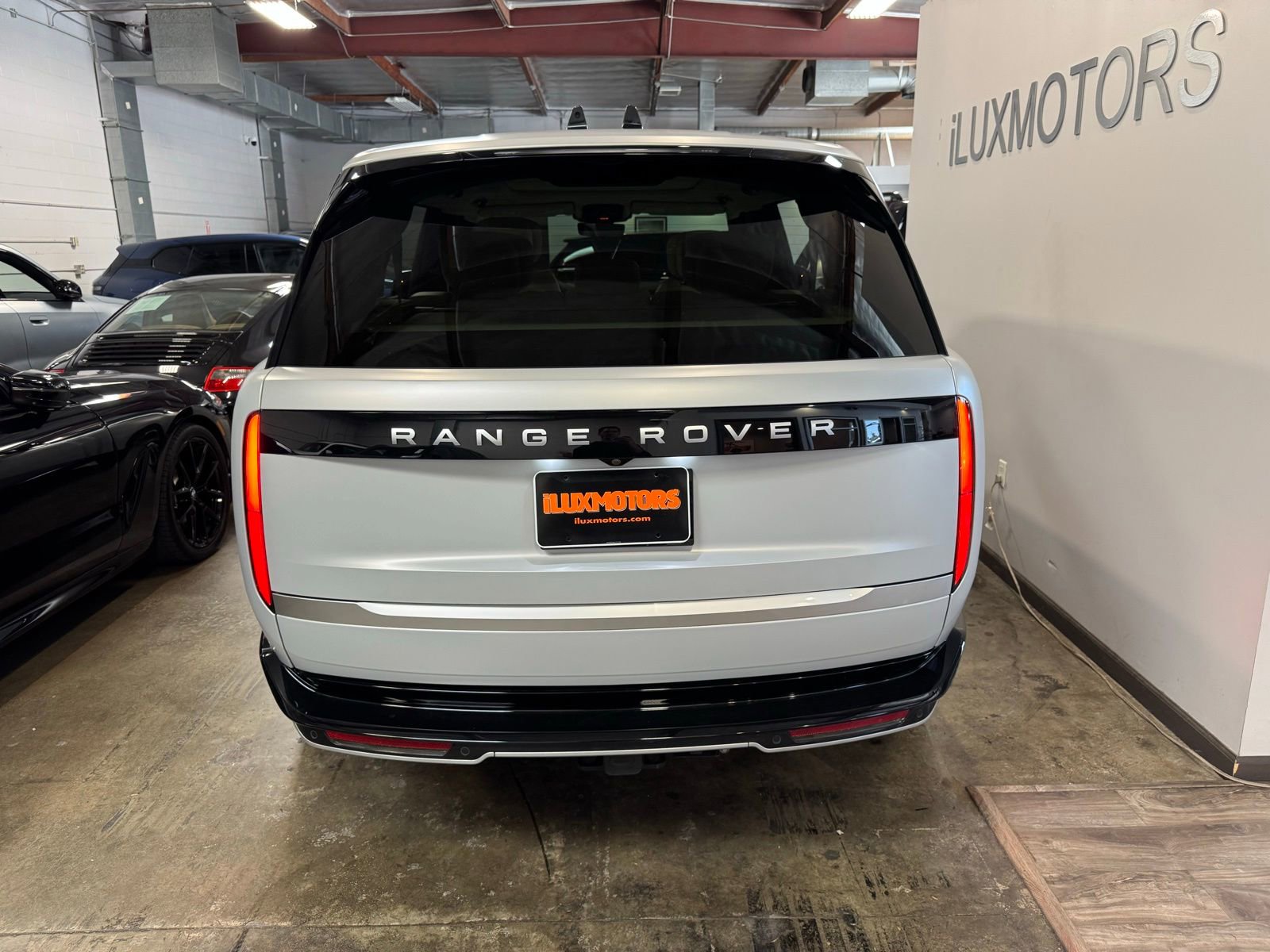 Used 2025 Land Rover Range Rover Long Wheelbase Autobiography image 18