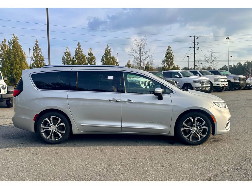 New 2026 Chrysler Pacifica Pinnacle w/ Trailer Tow Group FWD image 4