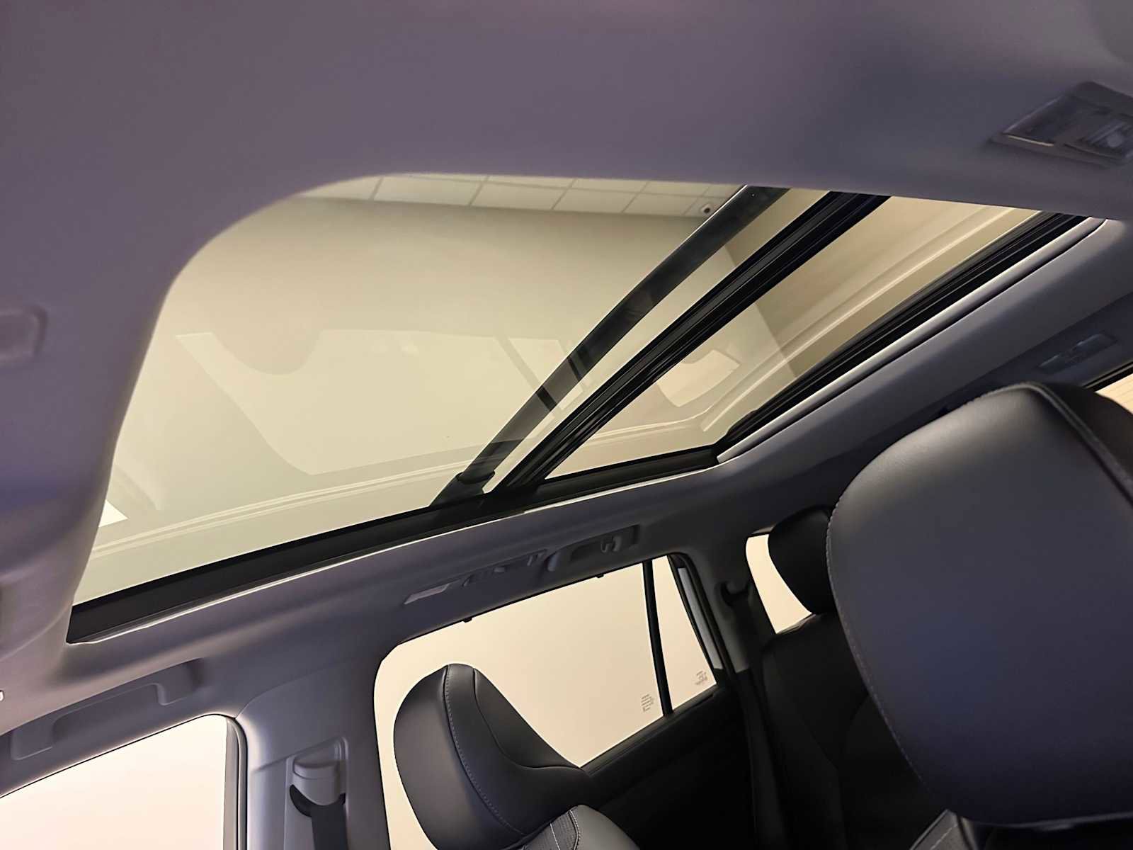 Certified 2025 Toyota Highlander Platinum image 20