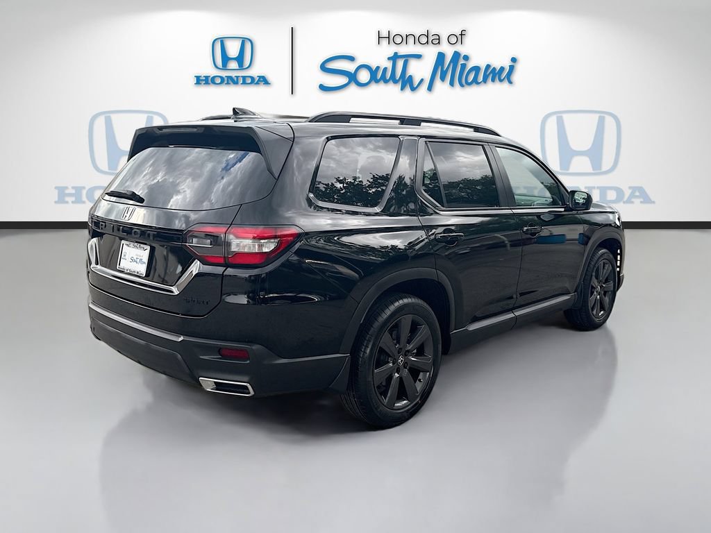 Used 2025 Honda Pilot Sport image 7