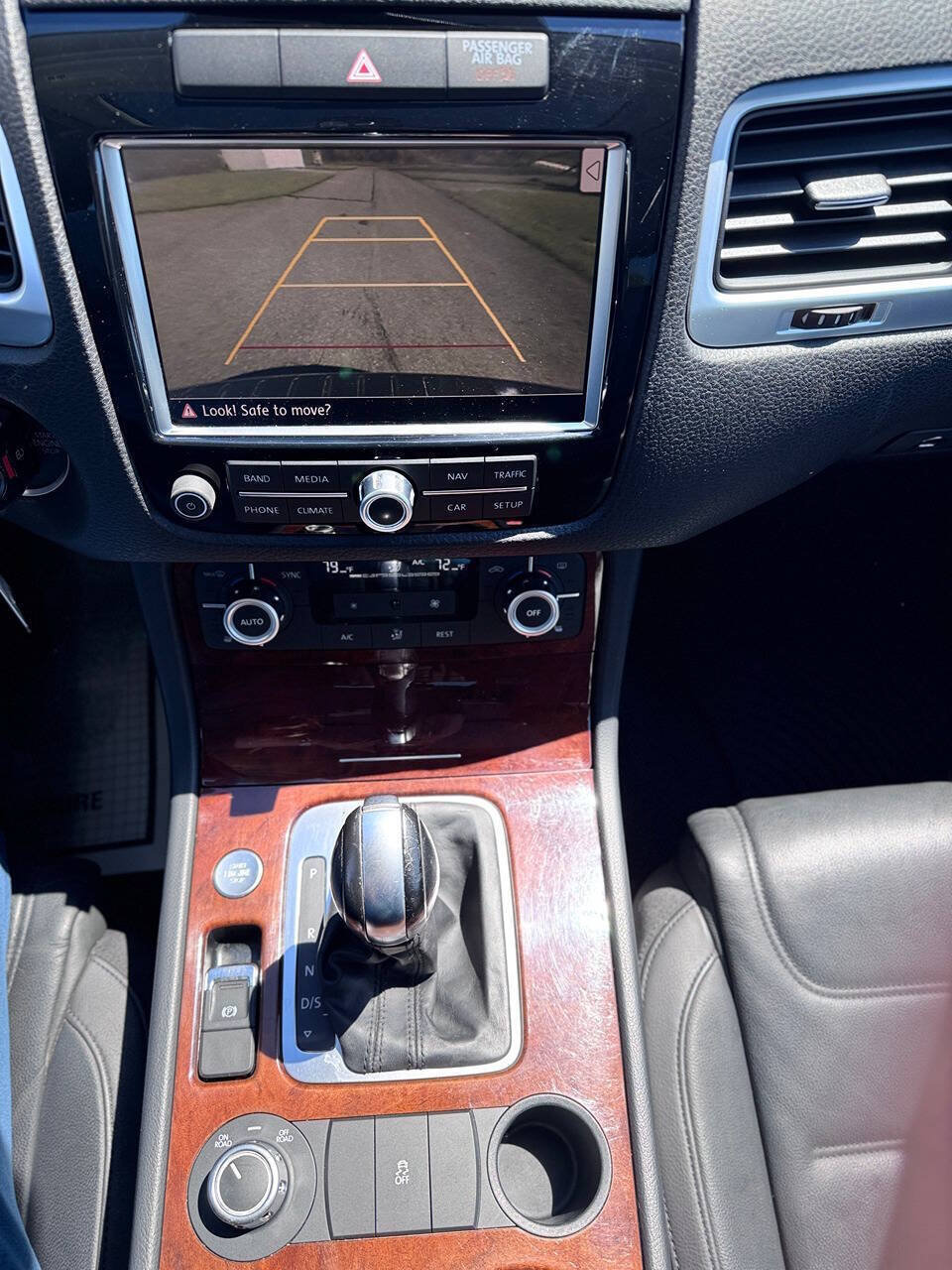 Used 2014 Volkswagen Touareg TDI AWD/4WD image 10
