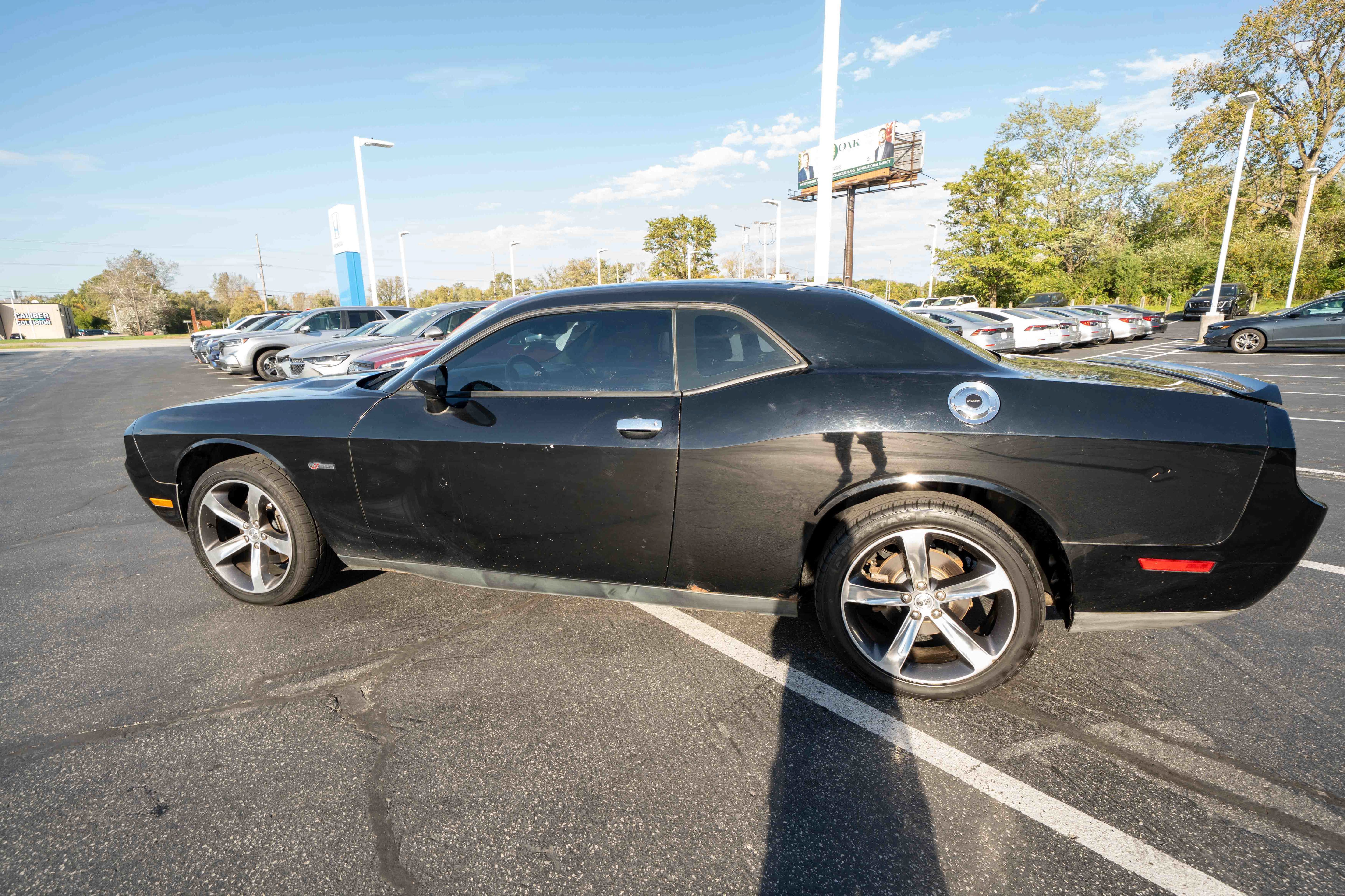 Used 2014 Dodge Challenger SXT RWD image 4