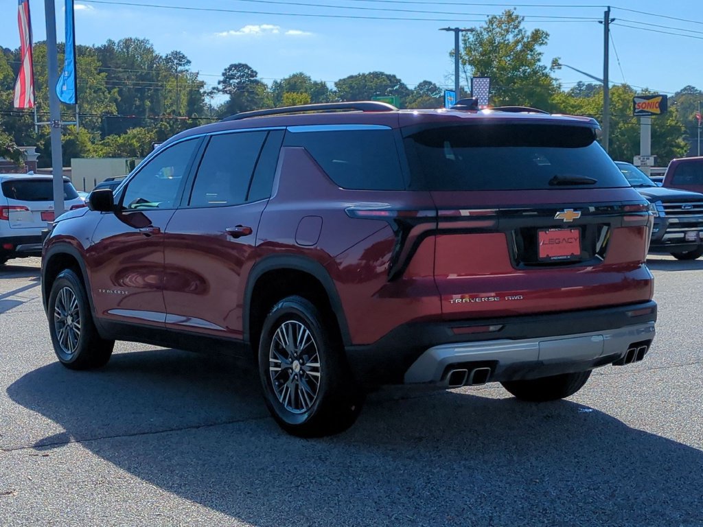 Used 2025 Chevrolet Traverse LT w/ Driver Confidence Package AWD/4WD image 5