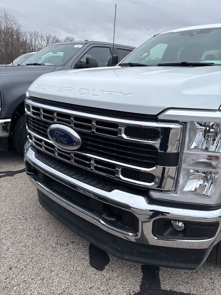 Used 2025 Ford F350 XLT image 2