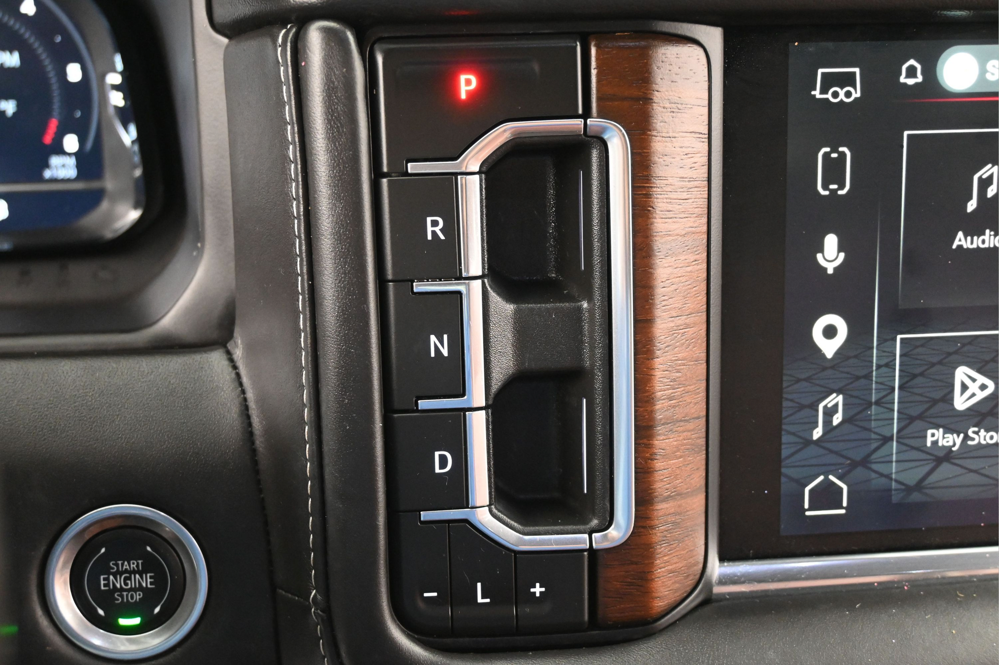 Used 2024 GMC Yukon Denali Ultimate AWD/4WD image 18
