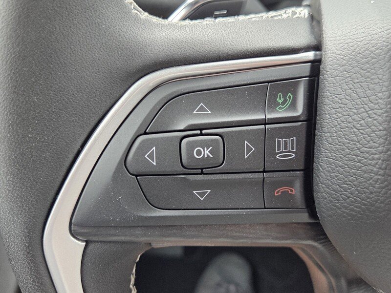 Used 2026 Jeep Grand Cherokee Laredo AWD/4WD image 31