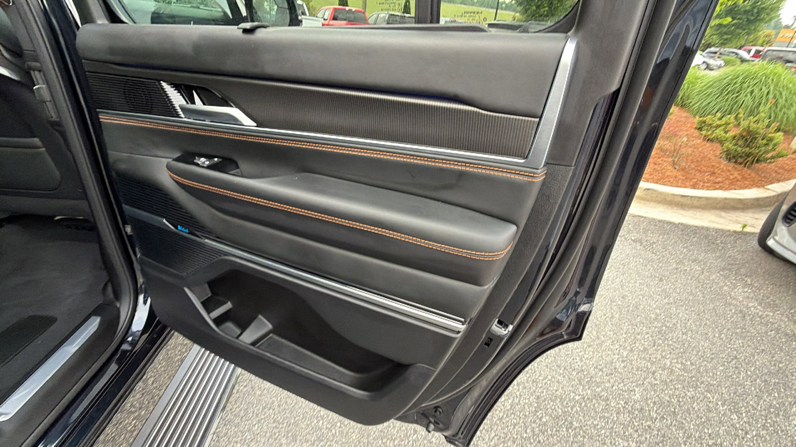 Used 2025 Jeep Grand Wagoneer Series III w/ Rear Seat Video Group 1 AWD/4WD image 21