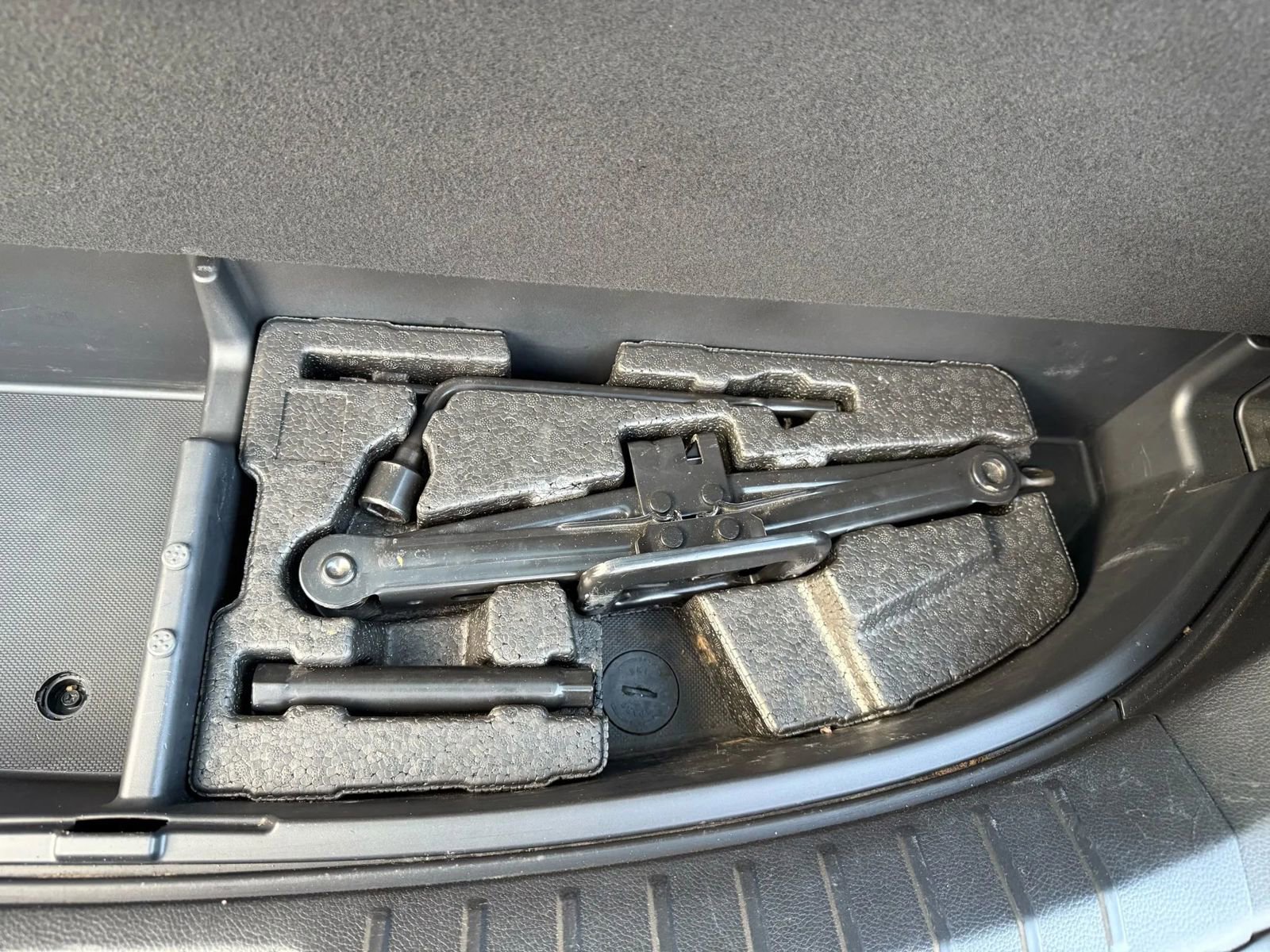 Used 2017 Hyundai Santa Fe Sport image 22