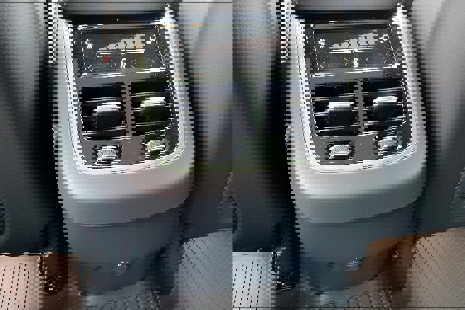 New 2026 Volvo XC60 B5 Ultra w/ Climate Package image 16