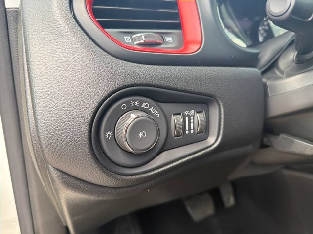 Used 2023 Jeep Renegade Trailhawk AWD/4WD image 11