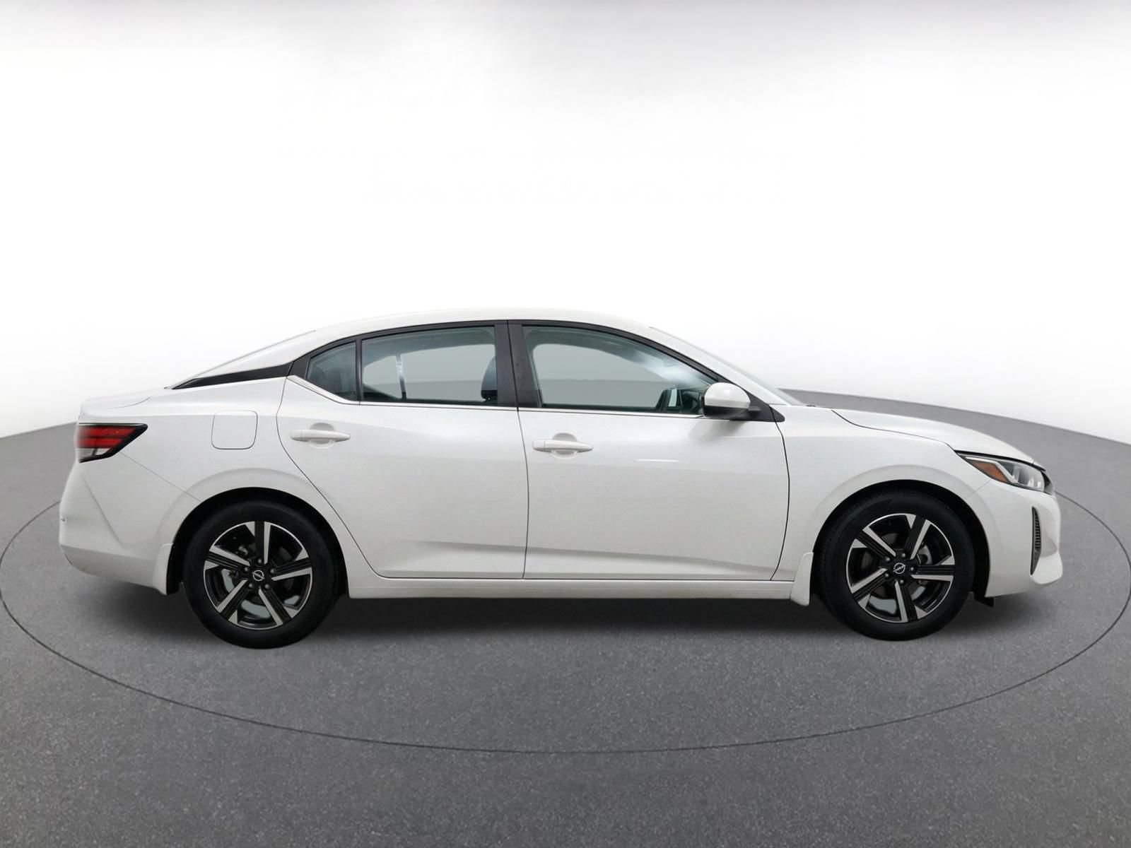 Used 2025 Nissan Sentra SV FWD image 9